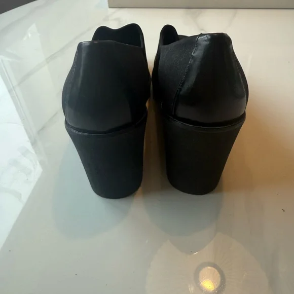 Donald J. Pliner Classic Black Loafers - Picture 4 of 6